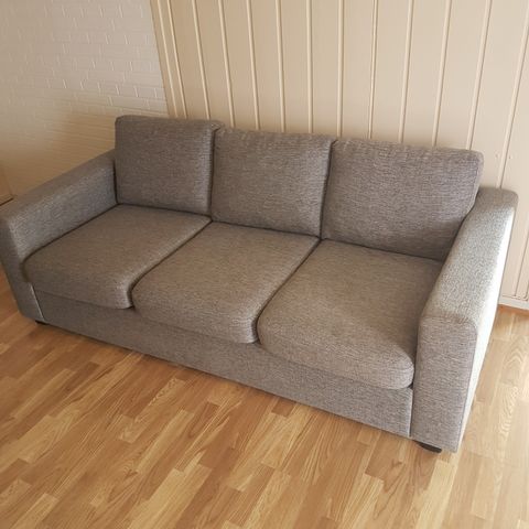 Fin grå 3 seter sofa