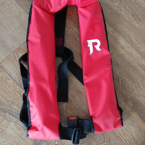 FLYTEVEST/REDNINGSVESTER. Kr 250,- pr.stk.