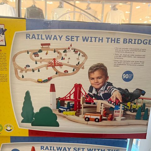 Railway set with bridge 90pcs (lagersalg)