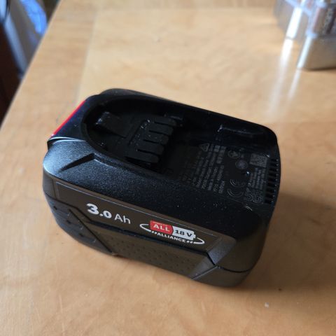 Nesten nytt Bosch 18v batteri. 3ah