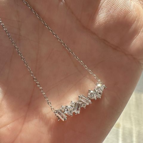 Halssmykke i rhodinert sølv med cubic zirkonia