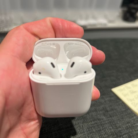 Apple AirPods generasjon 1