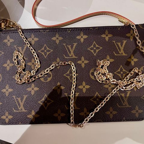 Louis Vuitton Pochette med crossbody lenke