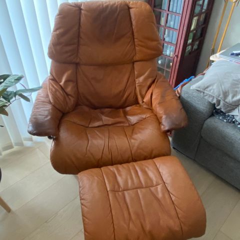 Stressless fra Ekornes med skammel gis bort