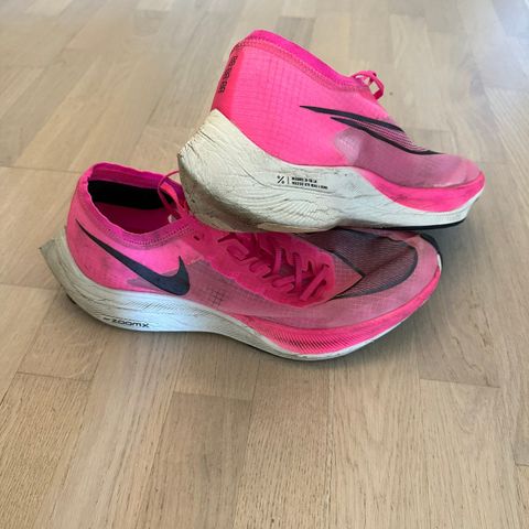 Nike zoomx vaporfly next% str 44