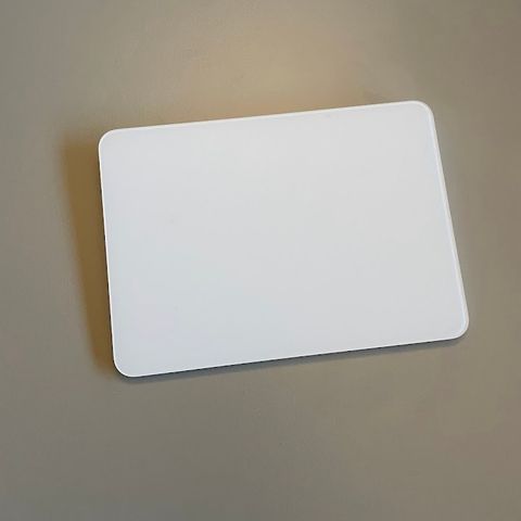 Apple Magic Trackpad - Fra 2023 - Nesten ubrukt