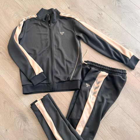 Hummel tracksuit og zipjakke/tskjorte 152