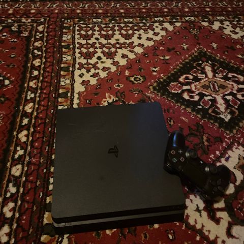 PlayStation 4 + 1 kontroller