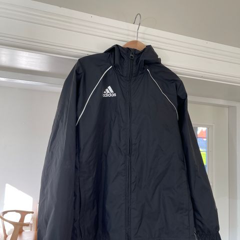 Pent brukt Adidas tynn regnjakke str 128