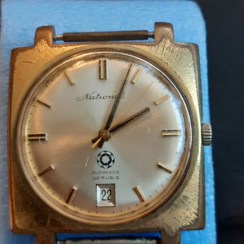 Swiss Made National Automatic herreur fra 70-tallet. 34x33mm.