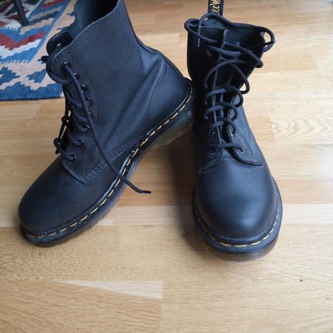 Nye! Dr Martens str 40