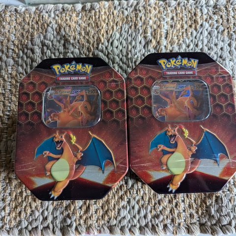 Pokemon Hidden Fates Charizard Tin