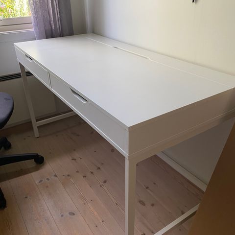 Alex arbeidsbord fra Ikea