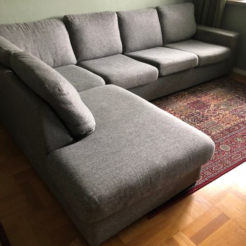 Pent brukt sofa selges