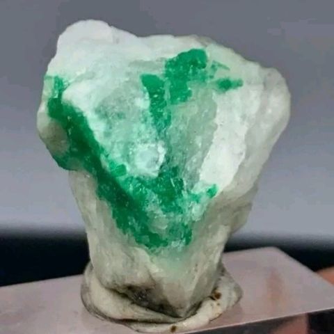 57.30 Carat Smaragd krystall fra Pakistan