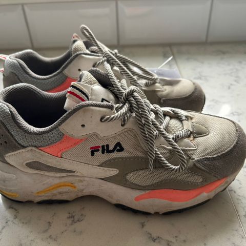 Sneakers Fila str 37