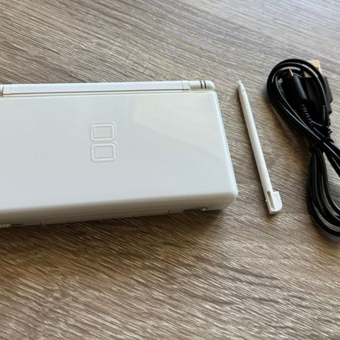 Nintendo DS Lite - Med lader & penn