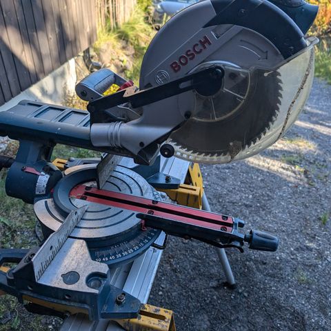 Bosch GCM 8 SJ med Dewalt bord