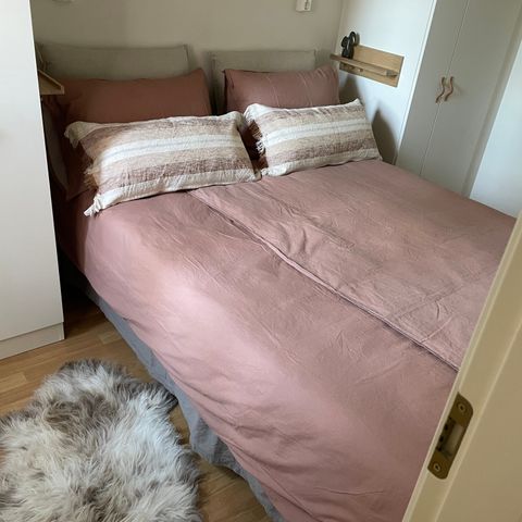 Pent brukt rammemadrass fra IKEA 140 cm x 200cm selges