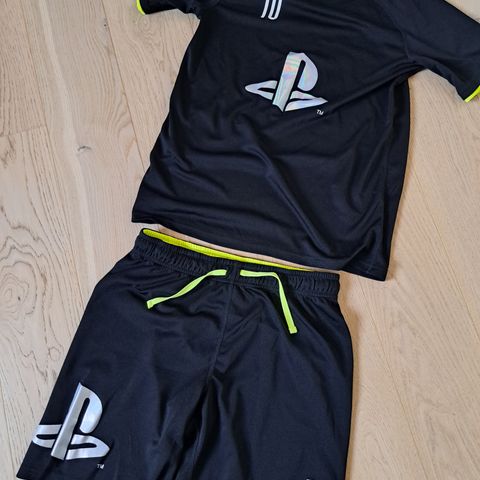 Playstation trenings t-shirt og shorts i sett str 170