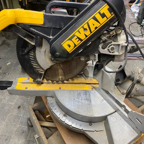 Dewalt DW708 kapp/gjærsag til salgs