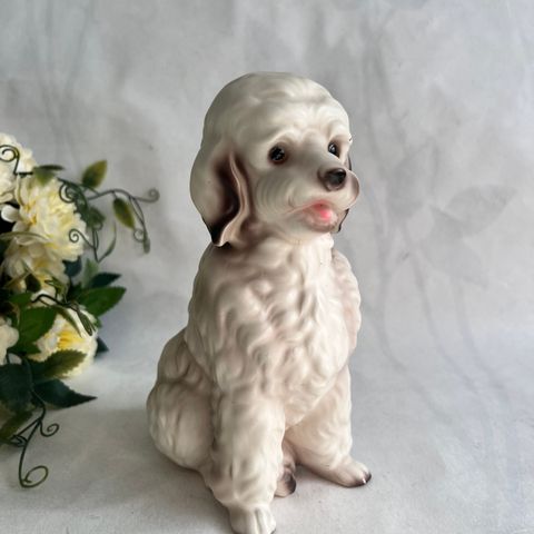 Søt hundefigur