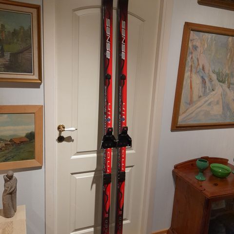 Åsnes Rago fjellski m/stålkant og fellelås 198 cm.m/Rottefella 75 mm. bind.