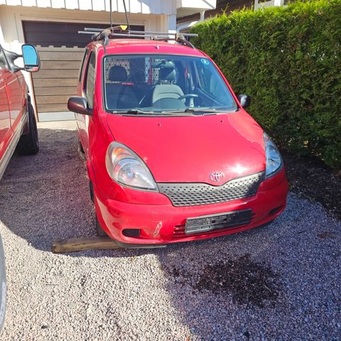 delebil 2003 Toyota yaris verso