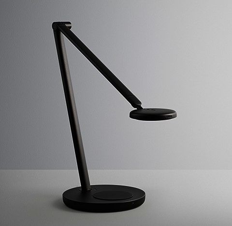 Motus Luxo skrivebordslampe med lader i fot