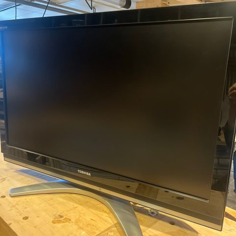 Toshiba LCD 42 tommer TV selges