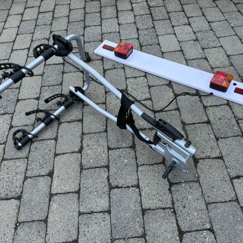 Thule hang on 3 tilt sykkelstativ og skiltholder med lys og refleks