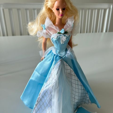 Sleeping Beauty-Barbie selges