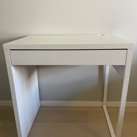 Pent brukt skrivebord fra IKEA