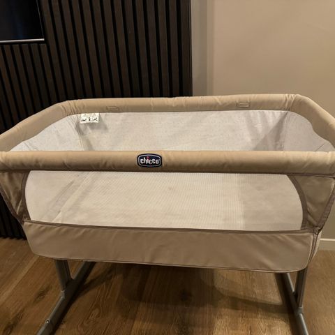 Bedside crib - som ny