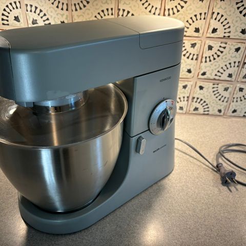 Reservert - Kenwood Major Premier kjøkkenmaskin