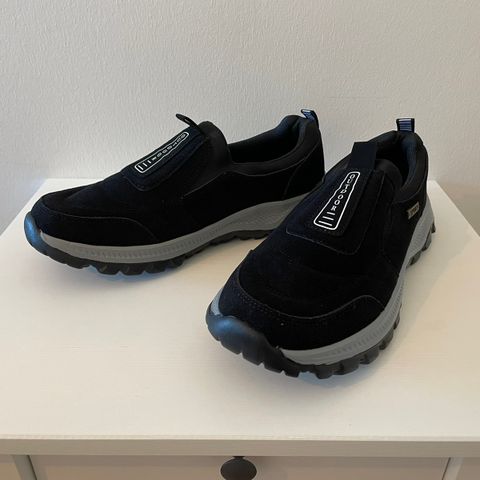 Slip-on sko i str 42