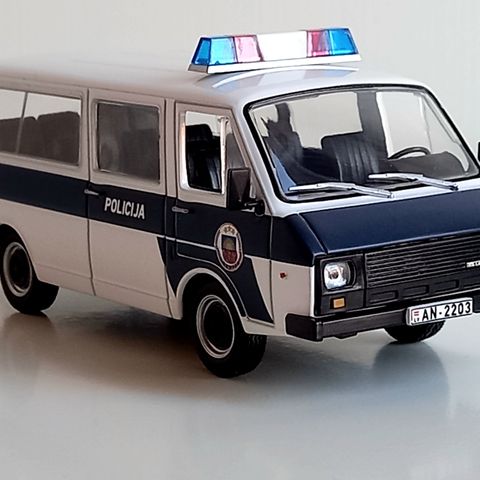 1:43 DeAgostini Politibil RAF 22038 
Latvisk politi 1994