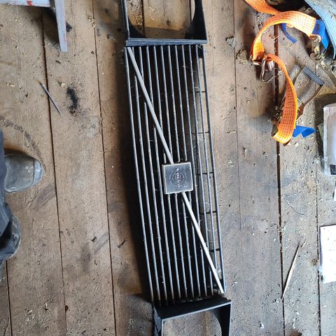 Volvo 240 grill