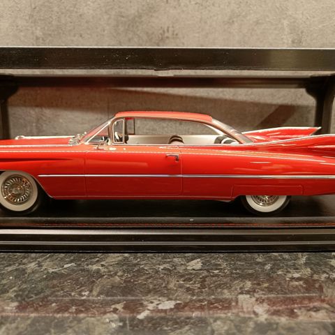 Cadillac Deville Coupe - 1959 modell - Seminole Red - Stamp Models - 1:18