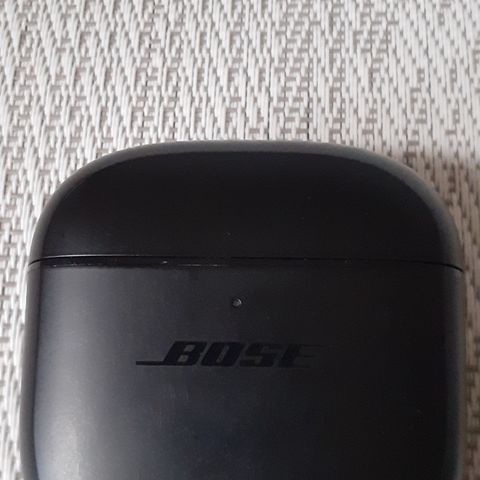 AirPod Bose