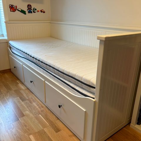 RESERVERT Hemnes dagseng fra IKEA