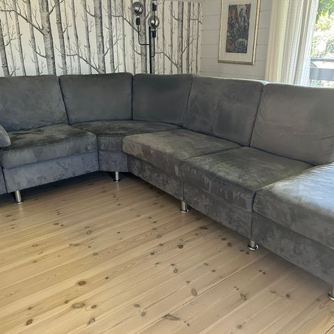 Grå hjørnesofa (reservert)