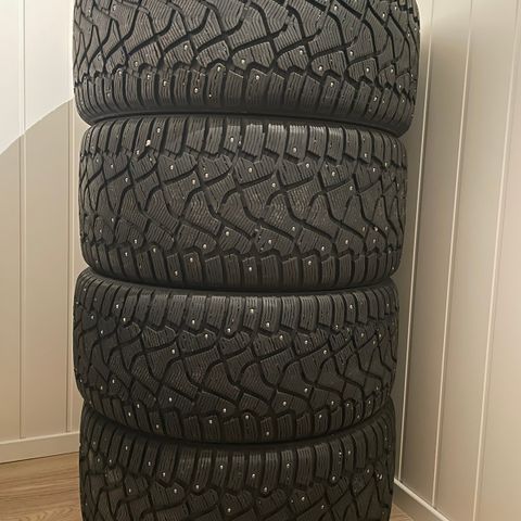 Vinterdekk,piggdekk Pirelli 275/40 21 , 305/35 21