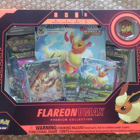 Miscut Flareon Vmax i en uåpnet Premium Collection box