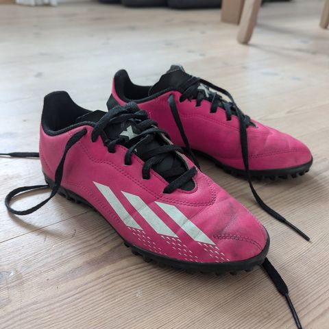 Adidas fotballsko, str 35 1/2