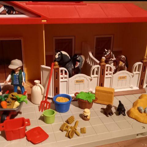 Playmobil 5671 (5348) - Bærbar hestestall (Portable horse stable)