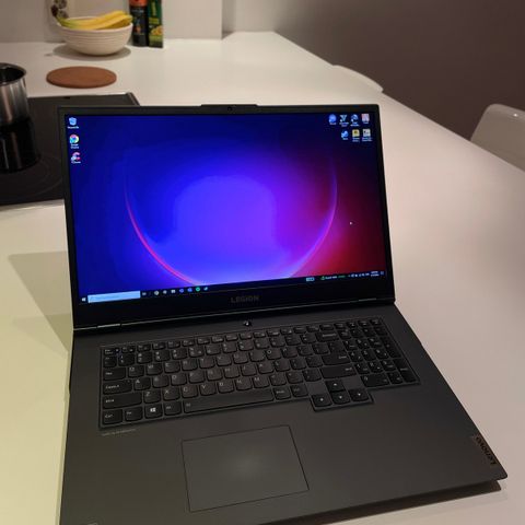 Lenovo Legion 5 17.3 inch, Brukt, God Stand