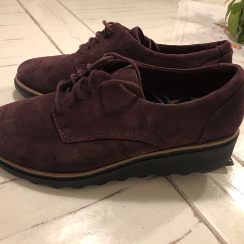 Clarks, str.40