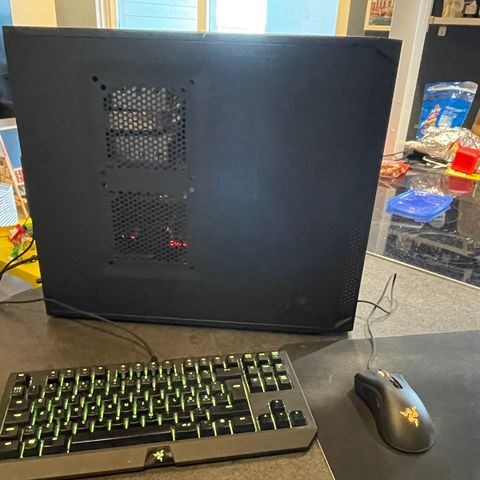 Gaming PC med 3,6 GHz Intel prosessor og NVIDIA 1070 skjermkort