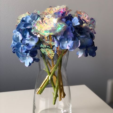 En vase med blomster